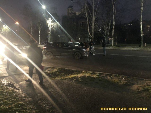 У Луцьку кросовер збив велосипедиста
