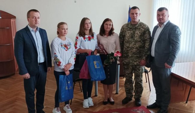 На Волині дружині та дітям загиблого вручили орден Героя 