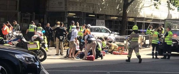 В Австралії авто в'їхало у натовп людей: постраждало 19 людей. ФОТО