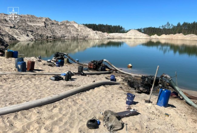 На Рівненщині викрили масштабну схему видобутку бурштину: серед учасників - директор однієї з філій ДП «Ліси України» 