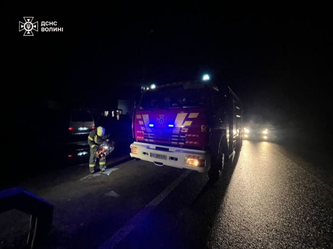 На Волині водій автівки зіткнувся з відбійником