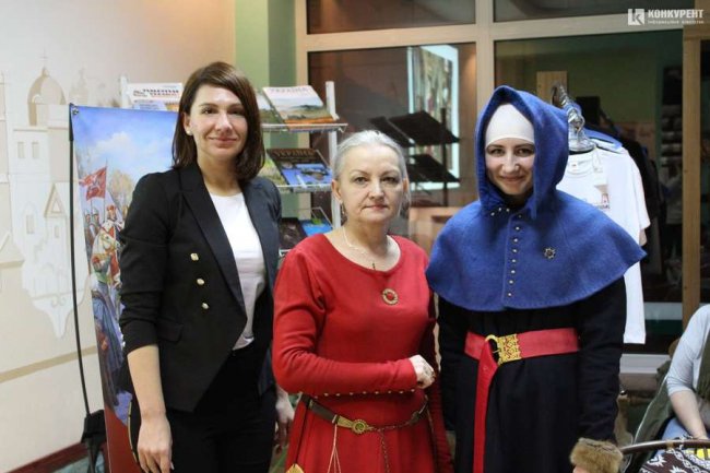 Яскраві кольори, золото, коштовності: як у давнину у Луцьку вдягалися модники та модниці. ФОТО