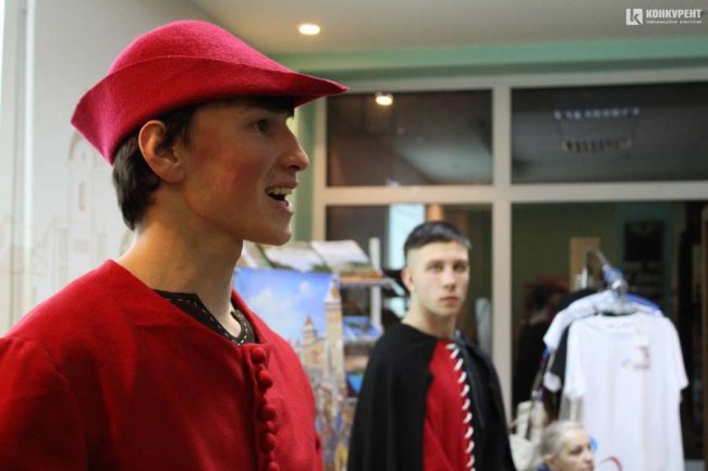 Яскраві кольори, золото, коштовності: як у давнину у Луцьку вдягалися модники та модниці. ФОТО