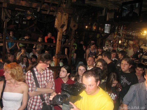 Луцька «рок-школа» провела свій «академконцерт» у пивному клубі