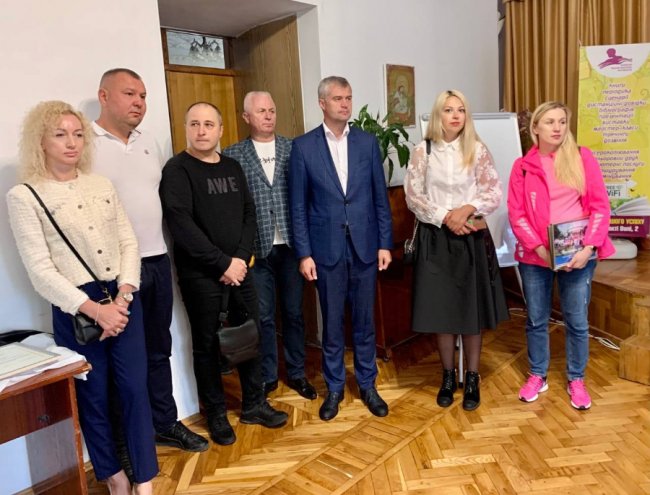 «Збери дитину Небесного воїна до першого класу»: депутати Луцької райради долучилися до благодійної акції