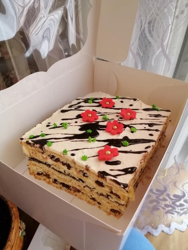 Брендове оформлення – «солодке сало»: на Волині мама з донькою оригінально прикрашають випічку. ФОТО