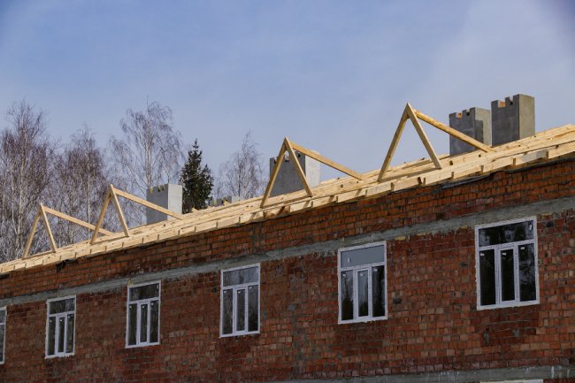 Показали, як у Луцьку будують віп-казарми для контрактників. ФОТО