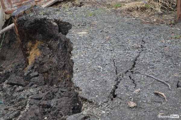 У центрі Луцька обвалилася стіна. ФОТО
