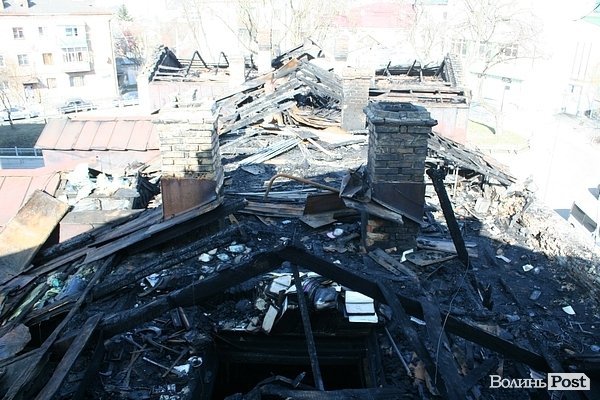 Будинок в центрі Луцька після великої пожежі. ФОТО