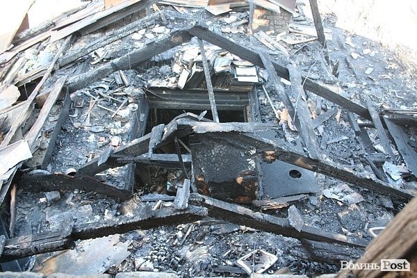 Будинок в центрі Луцька після великої пожежі. ФОТО