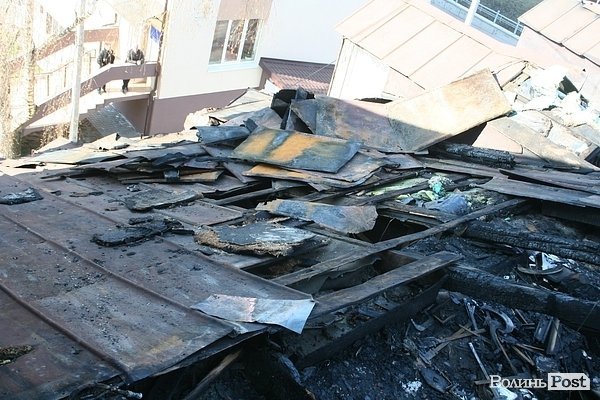 Будинок в центрі Луцька після великої пожежі. ФОТО