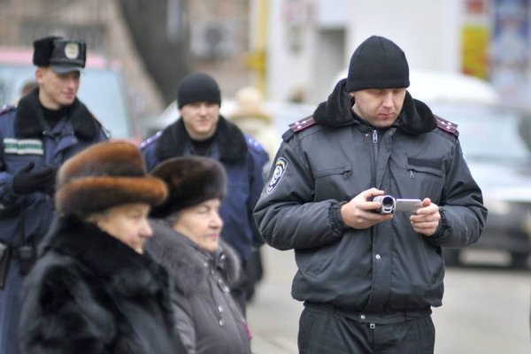 «Сидячий» пікет під прокуратурою Волині. ФОТО