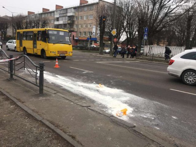 У Луцьку маршрутка збила пішохода: чоловік  – у лікарні. ФОТО