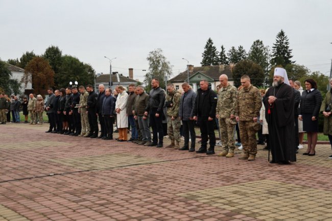 Луцьк схилив голови під час хвилини мовчання разом з усією Україною