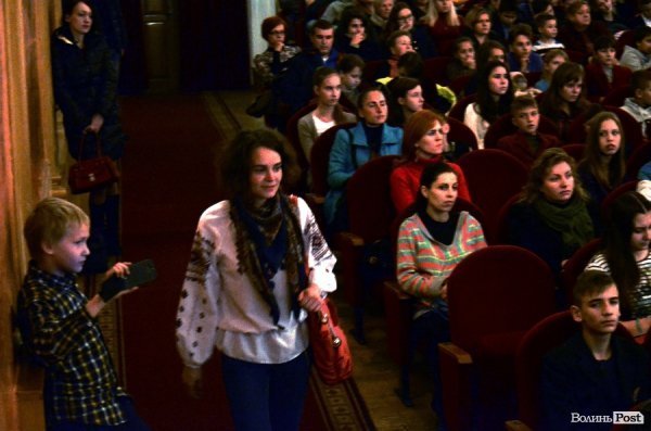 У Луцьку козаки показали свою майстерність в бойовому гопаці.ФОТО