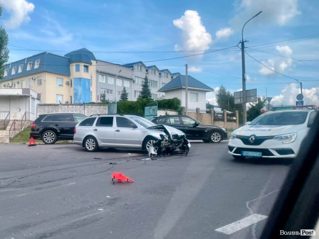 У Луцьку – аварія:  зіткнулися дві автівки. ФОТО.ОНОВЛЕНО