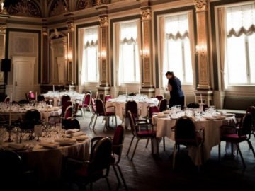 У Швейцарії уряд оплатить похід в ресторан тому, хто переконає друга вакцинуватися