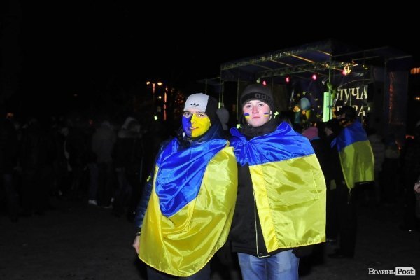 Як у Луцьку музиканти розважали люд на Євромайдані. ФОТО. ВІДЕО