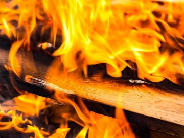 У селі на Волині горів навіс