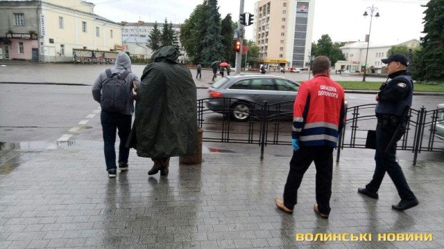 У центрі Луцька легковик збив велосипедиста. ФОТО