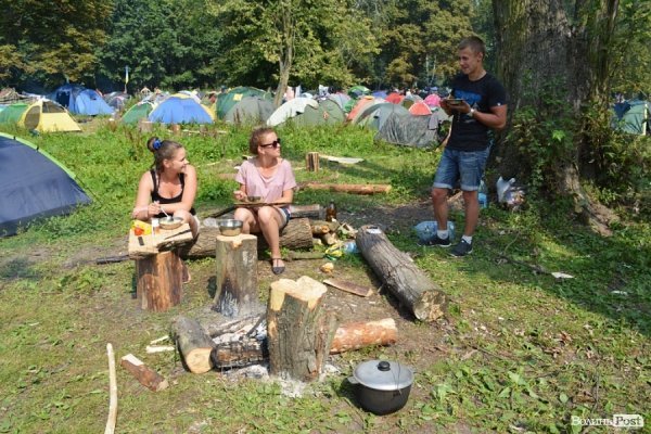 Тут смакують традиційну фестивальну «Мівіну»