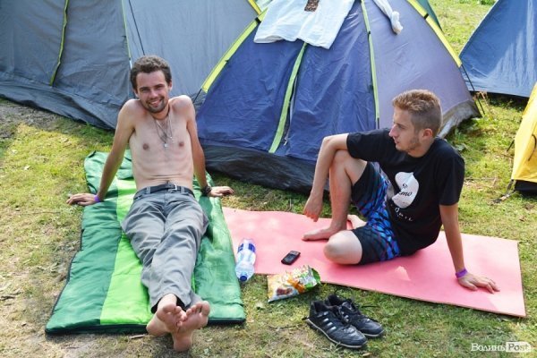 Ліворуч - фестивальник Ілля