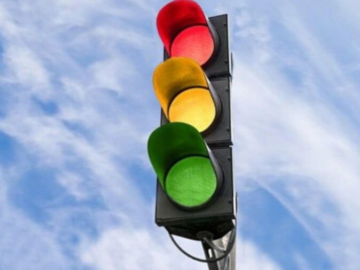 Луцькі світлофори обладнують сонячними панелями