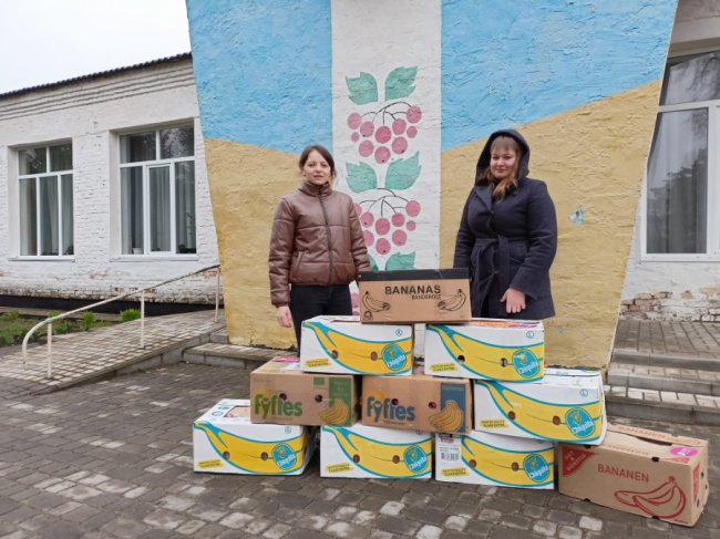 Гімназія з Волині виготовляє окопні свічки, віск для яких надсилають з Німеччини