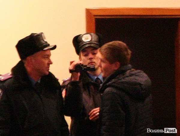 У луцький Штаб національного спротиву прийшли міліція і прокурори. ДОПОВНЕНО