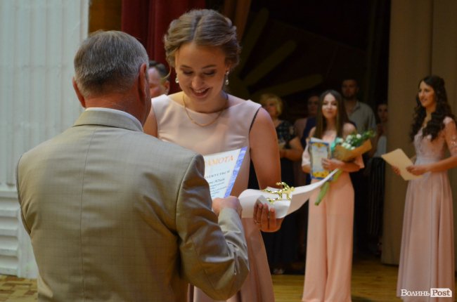 «Ви наша надія»: у луцькому педколеджі – випускний. ФОТО