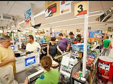 У Польщі клієнтка магазину побила продавчиню з України, бо та не продала їй алкоголь