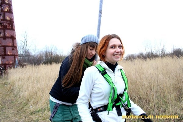 У Луцьку закрили сезон стрибків з труби заввишки 50 метрів. ФОТО