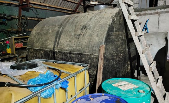 З підпільної АЗС на Волині вилучили понад 4 тисячі літрів пального