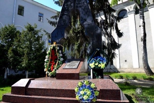 Лучани вшанували пам'ять людей, що постраждали внаслідок політичних репресій. ФОТО 