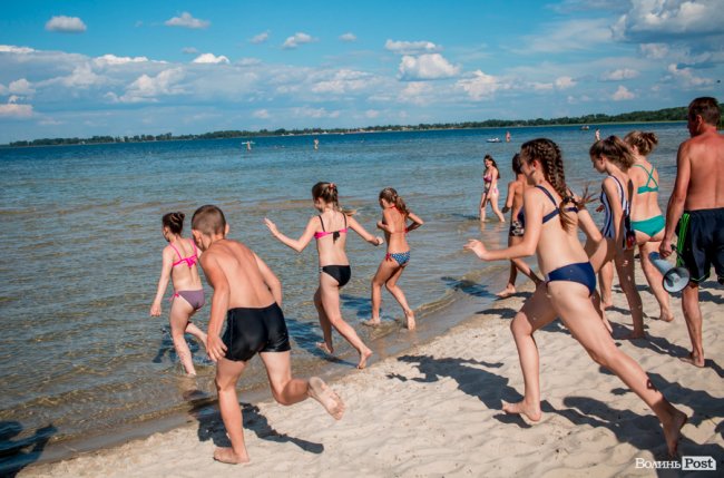 Незабутні знайомства і розваги: як діти з Луганщини провели день у таборі на Світязі. ФОТО
