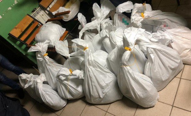 Волинянин віз на Закарпаття бурштину на 1,5 мільйона гривень. ФОТО