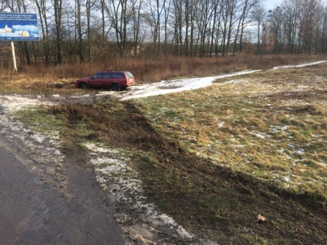 Поблизу Цуманя автівка в'їхала у стовп. ФОТО