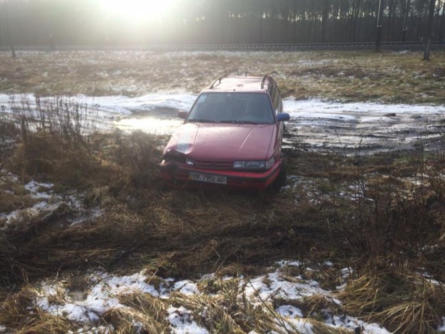 Поблизу Цуманя автівка в'їхала у стовп. ФОТО