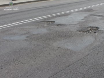 У Луцьку на Львівській – ями завглибшки понад 6 сантиметрів