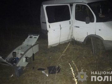 У Луцьку четверо іноземців викрали з банку платіжний термінал. ФОТО