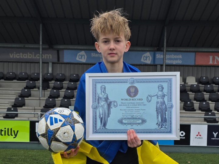 Понад 13 тисяч разів. 11-річний українець встановив світовий рекорд з жонглювання футбольним м’ячем