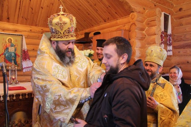 Михаїл відзначив луцьких героїв, які врятували самогубця зі Стиру. ФОТО