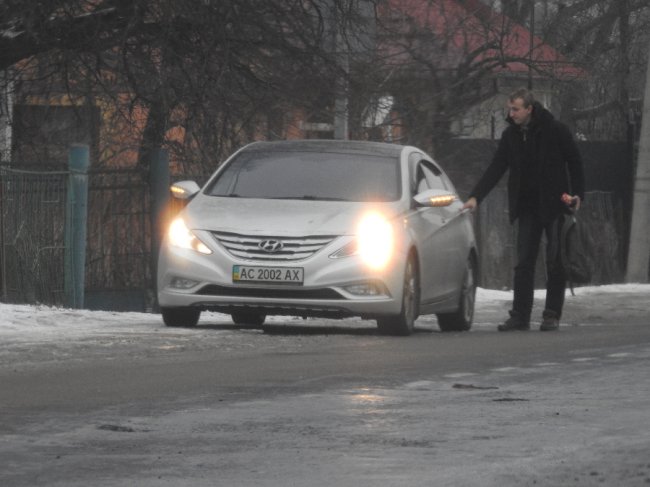 Фото з стеження за Ігорем Гузем
