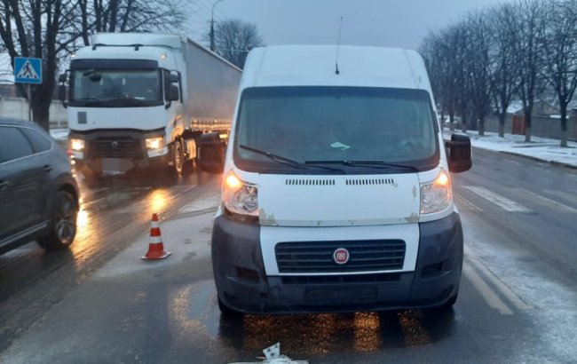 На Волині автомобіль врізався у підводу: травмувалася жінка