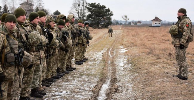 Показали, як тренуються стріляти бійці волинської бригади. ФОТО