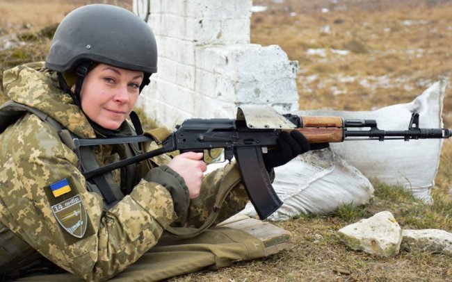 Показали, як тренуються стріляти бійці волинської бригади. ФОТО