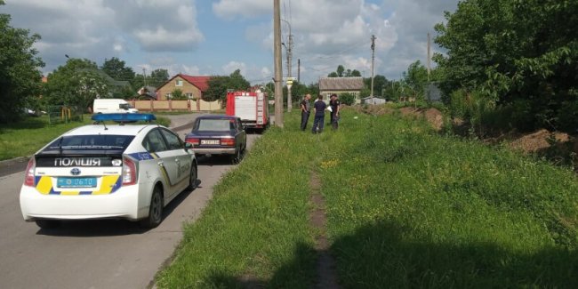 У Луцьку посеред вулиці невідомі викинули ртутні термометри. ФОТО