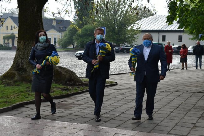 На Замковій площі у Луцьку вшанували жертв політичних репресій. ФОТО