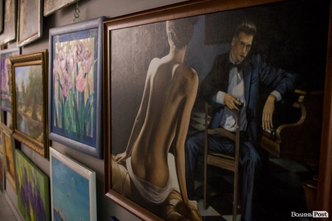 Точність ліній та глибина поглядів: у луцькому «Промені» презентували виставку Вікторії Марценюк