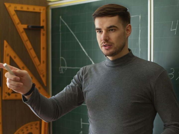 Зарплати вчителів хочуть підвищити: нардеп сказав, коли і наскільки